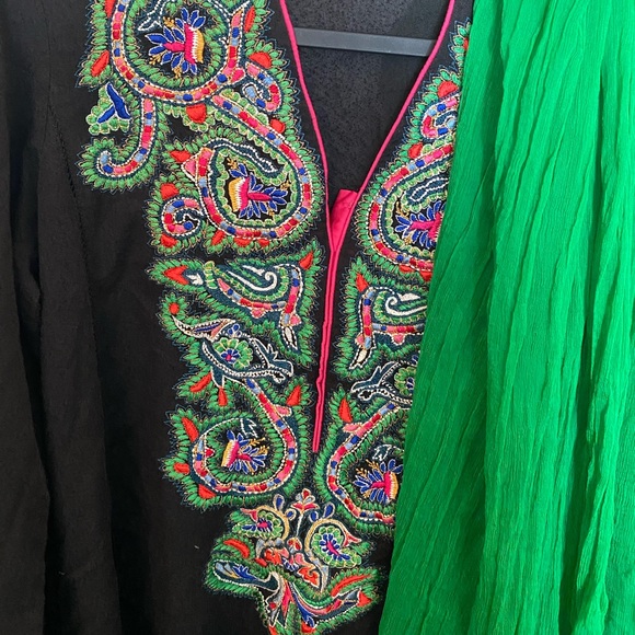 Kurta and duppatta set - Picture 3 of 3